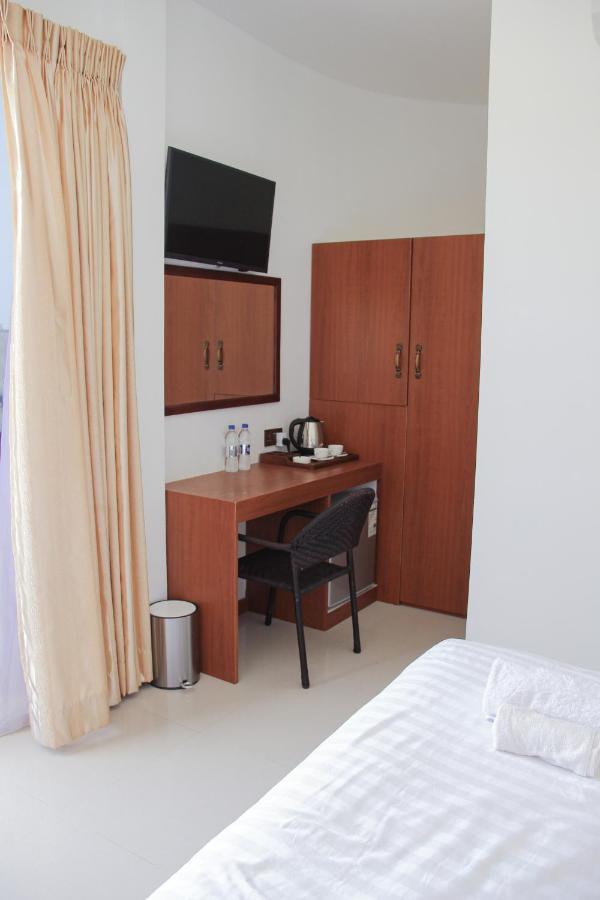 Beach Walk Villa Maldives Gulhi Exterior foto