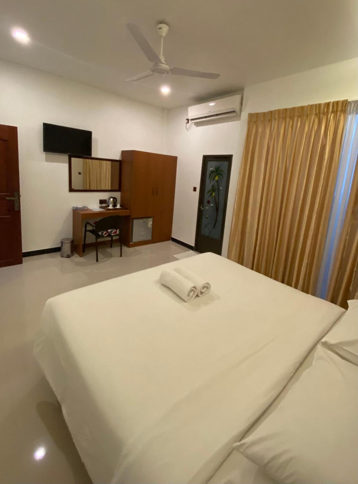 Beach Walk Villa Maldives Gulhi Zimmer foto